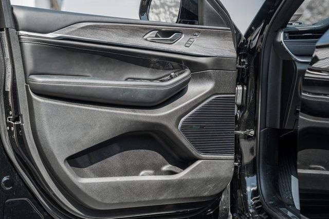 Photo of 2023 Diamond Black Jeep Grand Cherokee