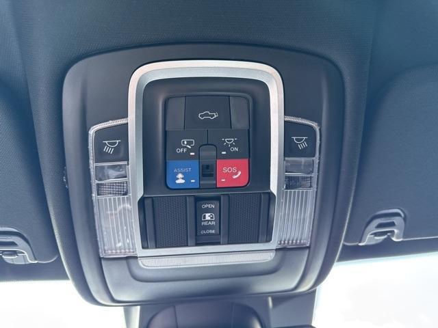 Photo of 2023 Bright White Clearcoat RAM 1500