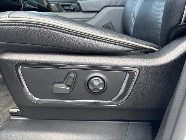 Photo of 2023 Bright White Clearcoat RAM 1500