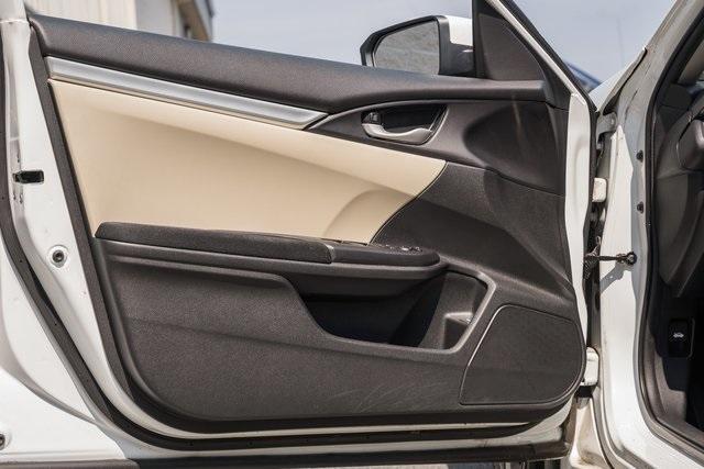 Photo of 2019 White Orchid Pearl Honda Civic
