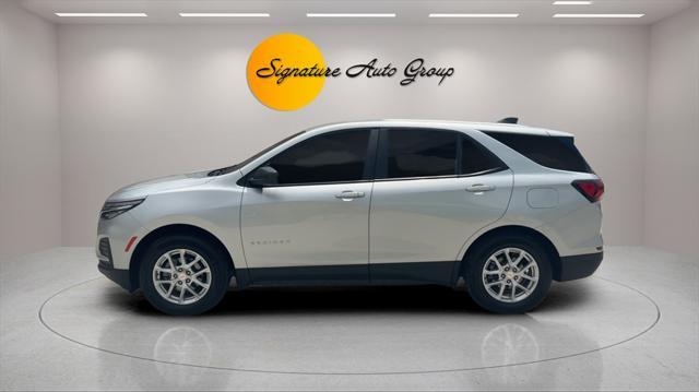 Photo of 2022 Silver Ice Metallic Chevrolet Equinox