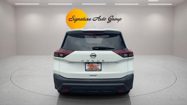 Photo of 2021 Glacier White Nissan Rogue