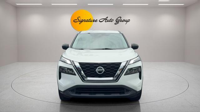 Photo of 2021 Glacier White Nissan Rogue