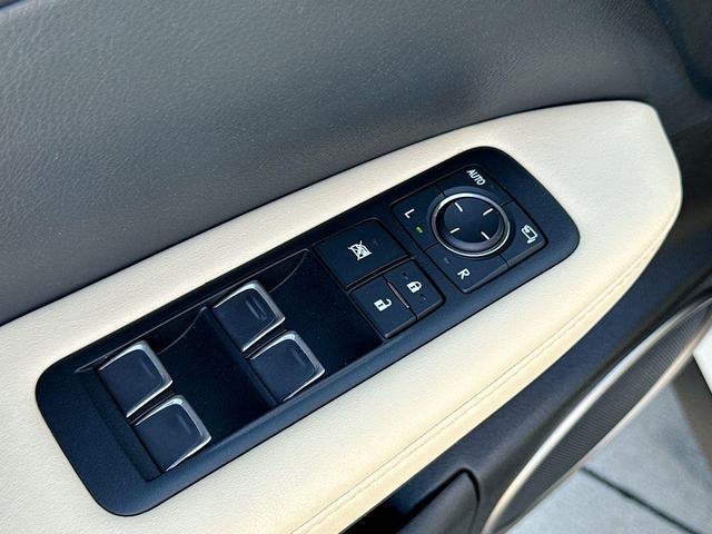 Photo of 2022 Eminent White Pearl Lexus RX 350