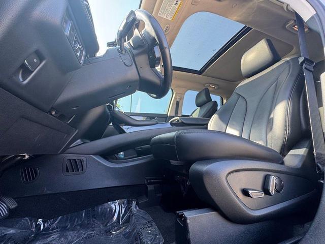 Photo of 2022 Asher Gray Metallic Clearcoat Lincoln Nautilus