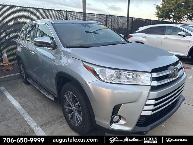Photo of 2019 Celestial Silver Metallic Toyota Highlander