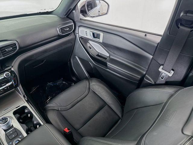 Photo of 2022 Carbonized Gray Metallic Ford Explorer