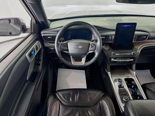 Photo of 2020 Black Ford Explorer