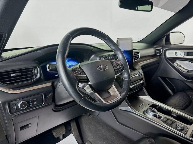 Photo of 2020 Black Ford Explorer