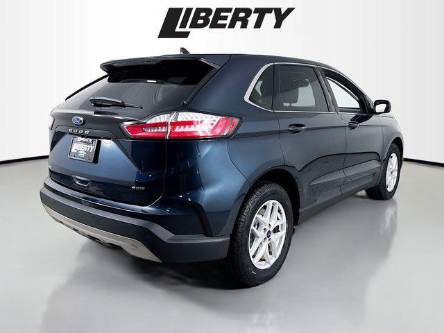 Photo of 2022 Stone Blue Metallic Ford Edge