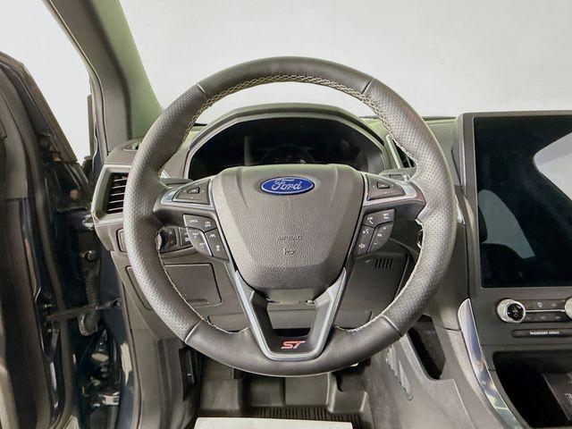 Photo of 2022 Stone Blue Metallic Ford Edge