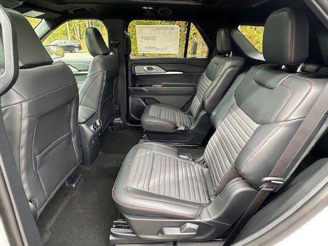 Photo of 2025 White Ford Explorer