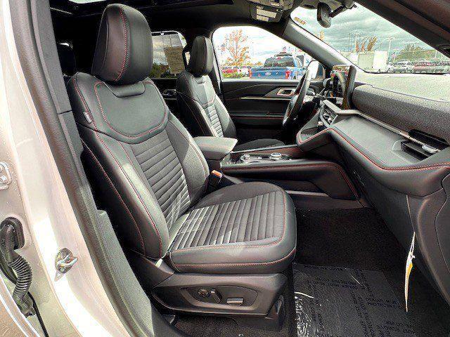 Photo of 2025 White Ford Explorer