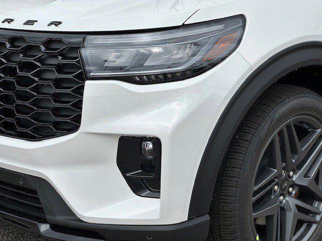 Photo of 2025 White Ford Explorer