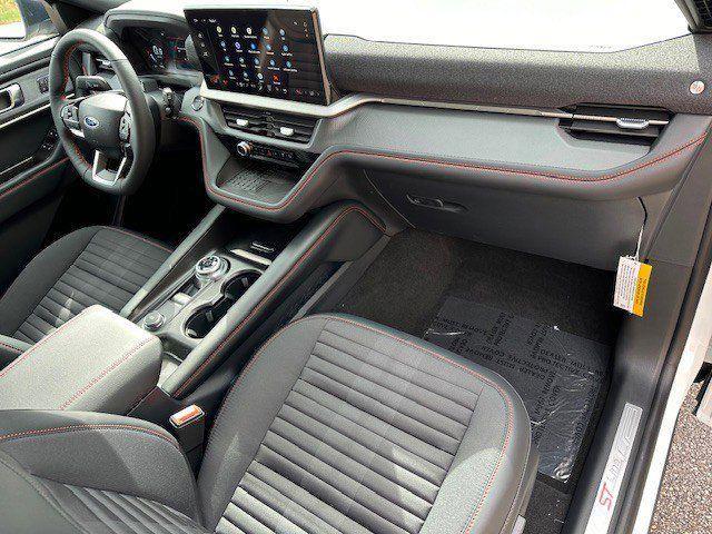 Photo of 2025 White Ford Explorer