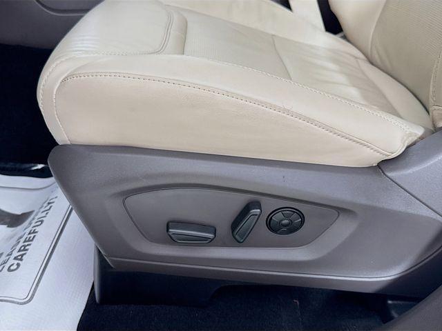Photo of 2022 Star White Ford Explorer