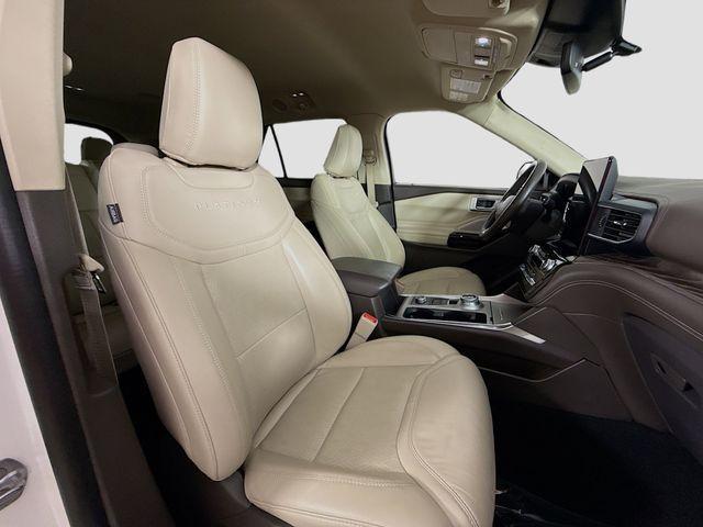Photo of 2022 Star White Ford Explorer