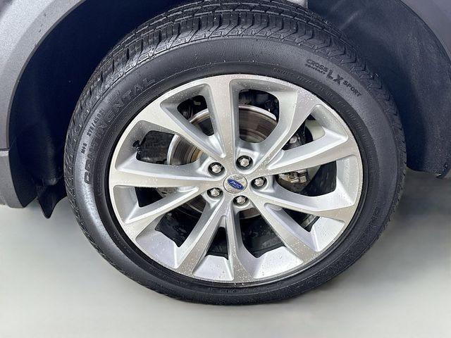 Photo of 2022 Star White Ford Explorer