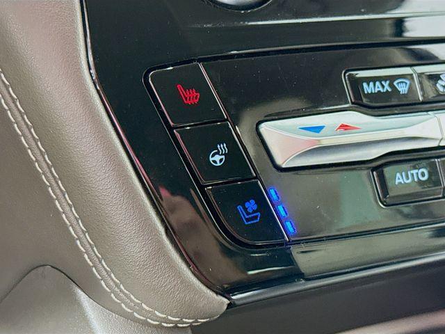 Photo of 2022 Star White Ford Explorer