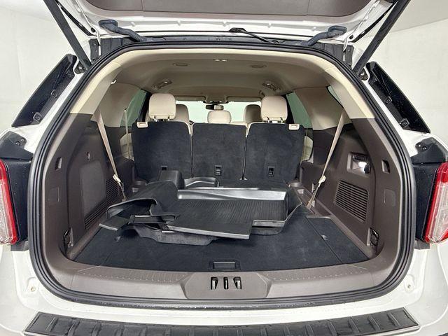 Photo of 2022 Star White Ford Explorer
