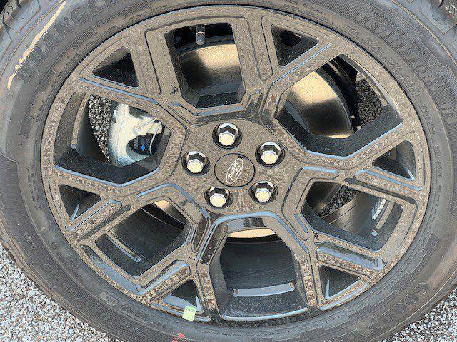 Photo of 2025 Shadow Black Ford Maverick