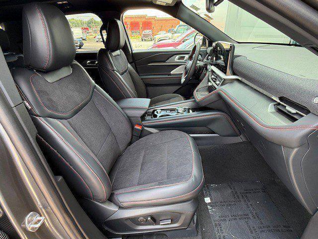 Photo of 2025 Gray Metallic Ford Explorer