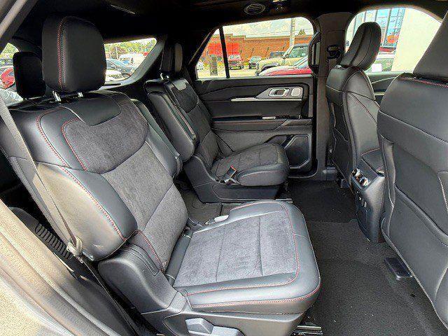 Photo of 2025 Gray Metallic Ford Explorer