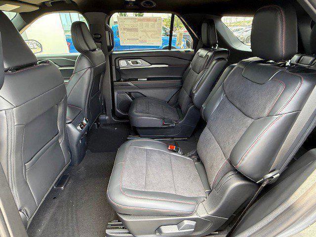 Photo of 2025 Gray Metallic Ford Explorer