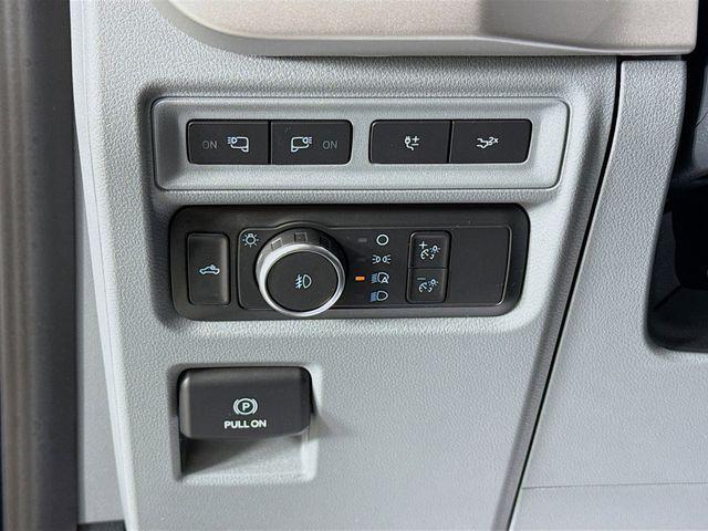 Photo of 2022 Oxford White Ford F-150