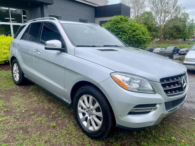 Photo of 2015 Silver Mercedes-Benz M-Class