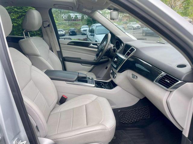 Photo of 2015 Silver Mercedes-Benz M-Class