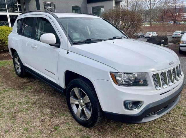Photo of 2017 Bright White Clearcoat Jeep Compass