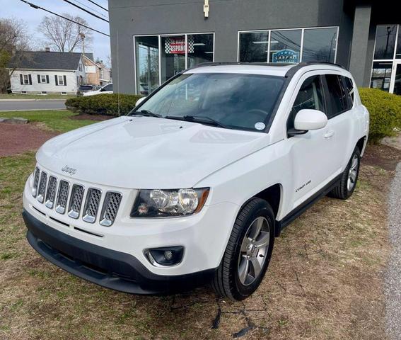Photo of 2017 Bright White Clearcoat Jeep Compass