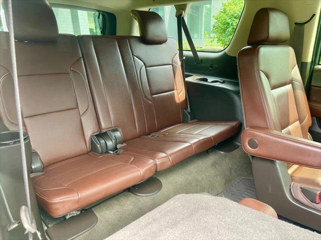 Photo of 2016 White Chevrolet Suburban