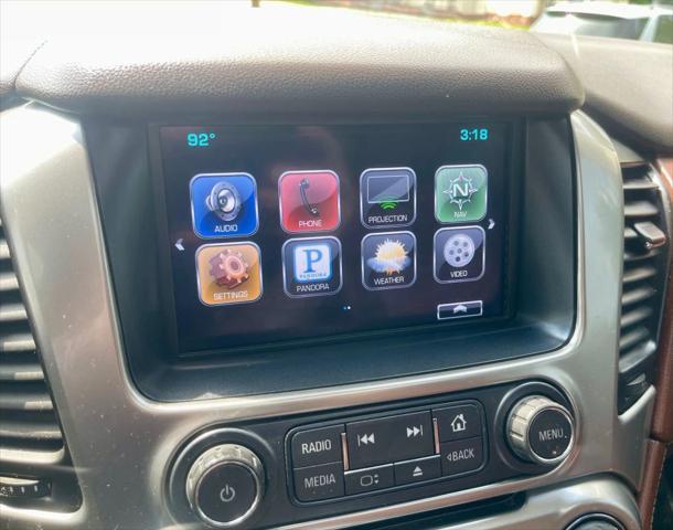 Photo of 2016 White Chevrolet Suburban