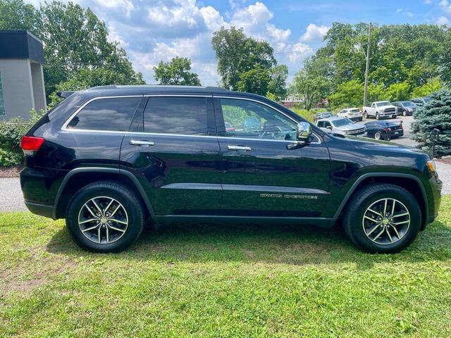 Photo of 2018 Black Jeep Grand Cherokee