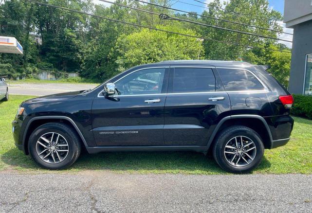 Photo of 2018 Black Jeep Grand Cherokee