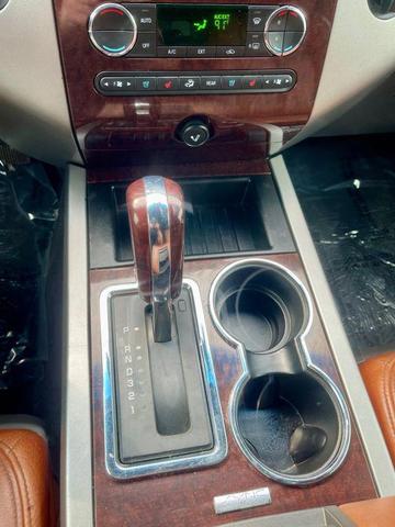Photo of 2010 Burgundy Ford Expedition