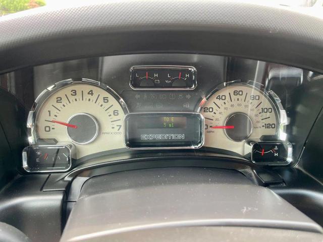 Photo of 2010 Burgundy Ford Expedition