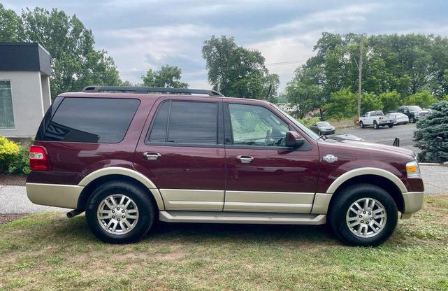 Photo of 2010 Burgundy Ford Expedition