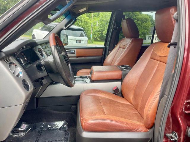 Photo of 2010 Burgundy Ford Expedition