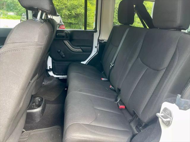 Photo of 2016 White Jeep Wrangler Unlimited
