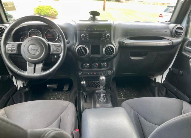 Photo of 2016 White Jeep Wrangler Unlimited