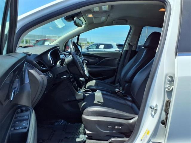 Photo of 2020 Summit White Buick Encore