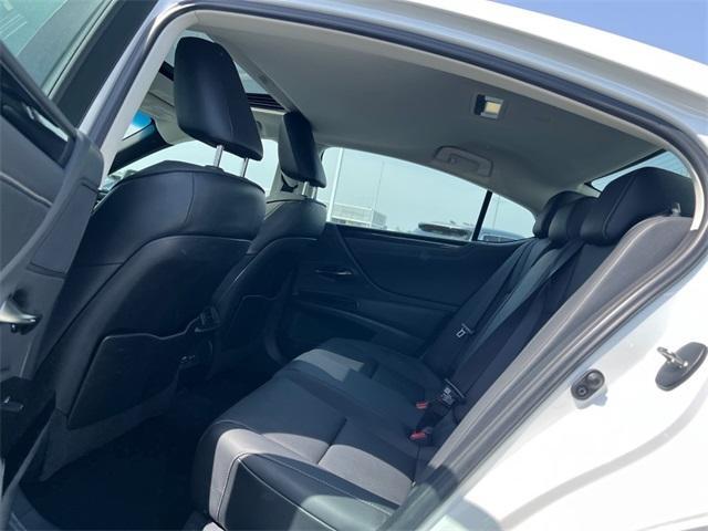 Photo of 2022 White Lexus ES 350