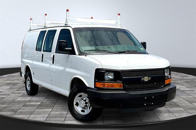 Photo of 2014 Summit White Chevrolet Express 3500