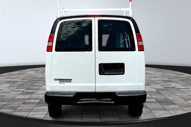 Photo of 2014 Summit White Chevrolet Express 3500