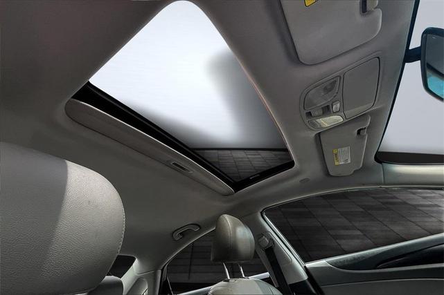 Photo of 2013 Pacific Blue Pearl Mica Hyundai SONATA