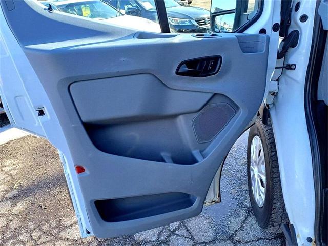 Photo of 2015 Oxford White Ford Transit-250