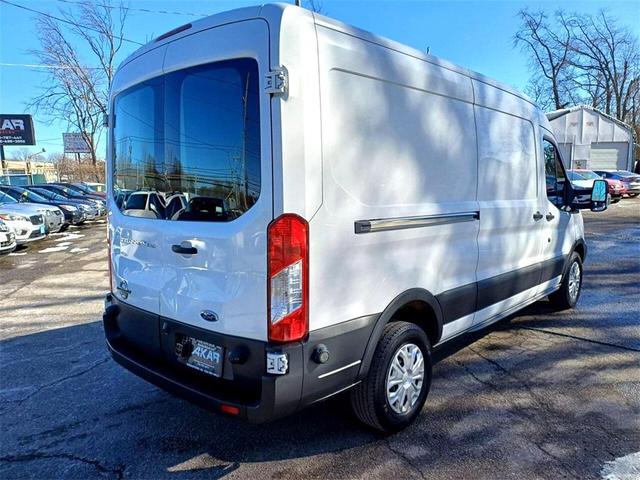 Photo of 2015 Oxford White Ford Transit-250